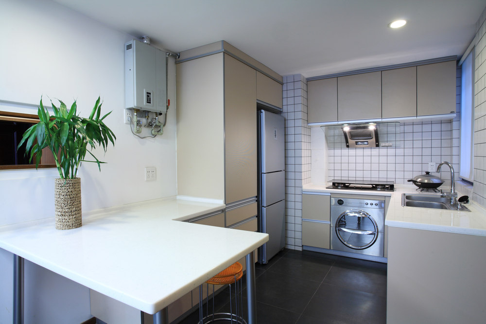 Interior,Design,Of,Clean,Modern,White,And,Black,Kitchen,With